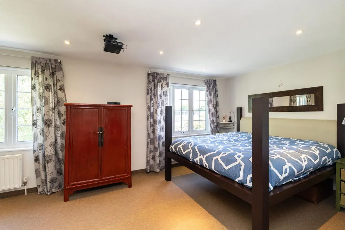 Peregrine Way, London, SW19, photo 17