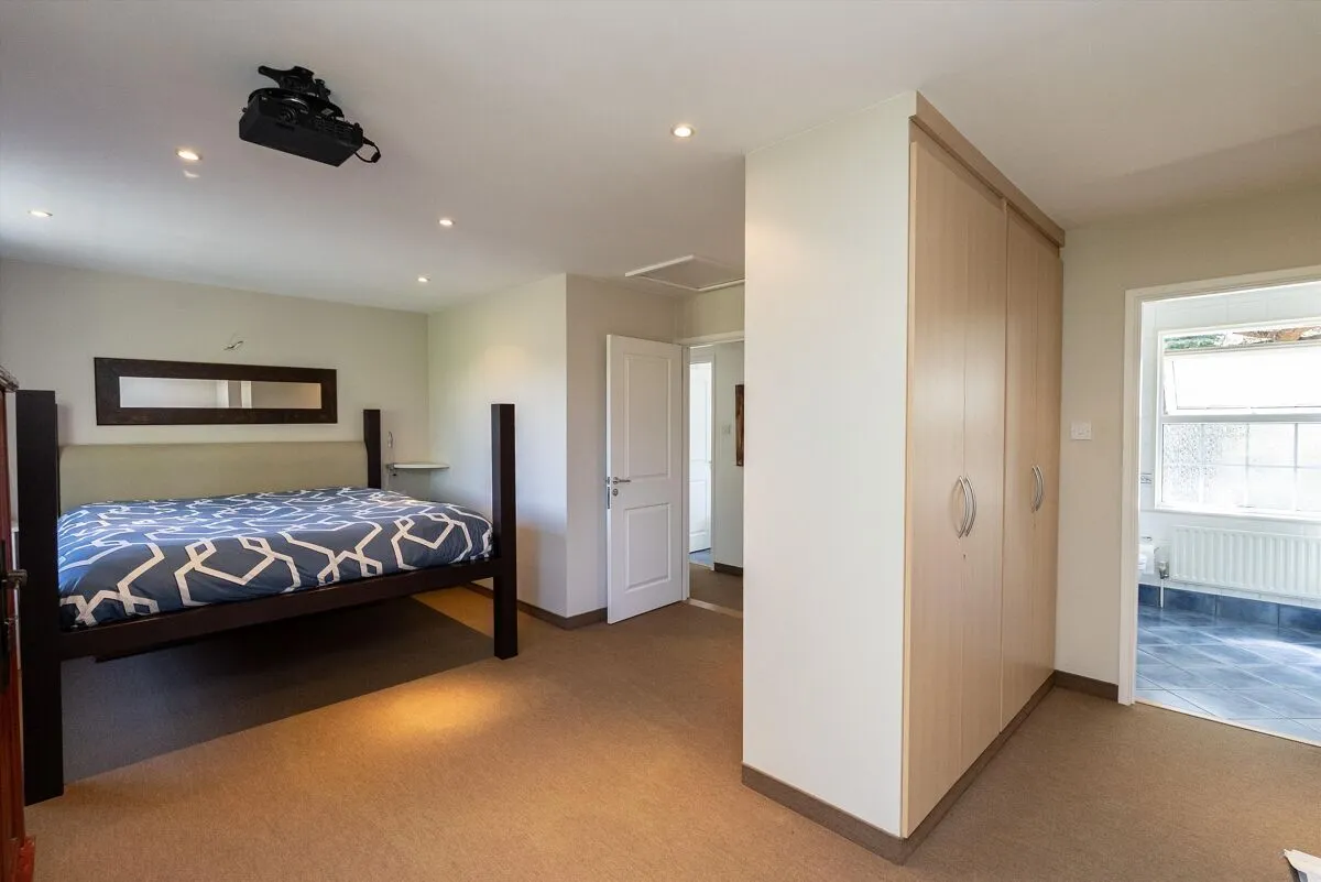 Peregrine Way, London, SW19, photo 7