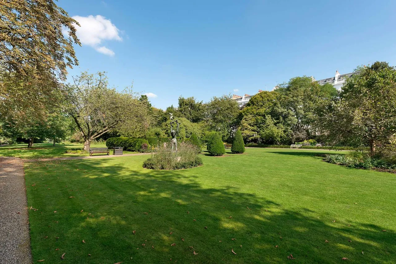 Cadogan Lane, London, SW1X, photo 11