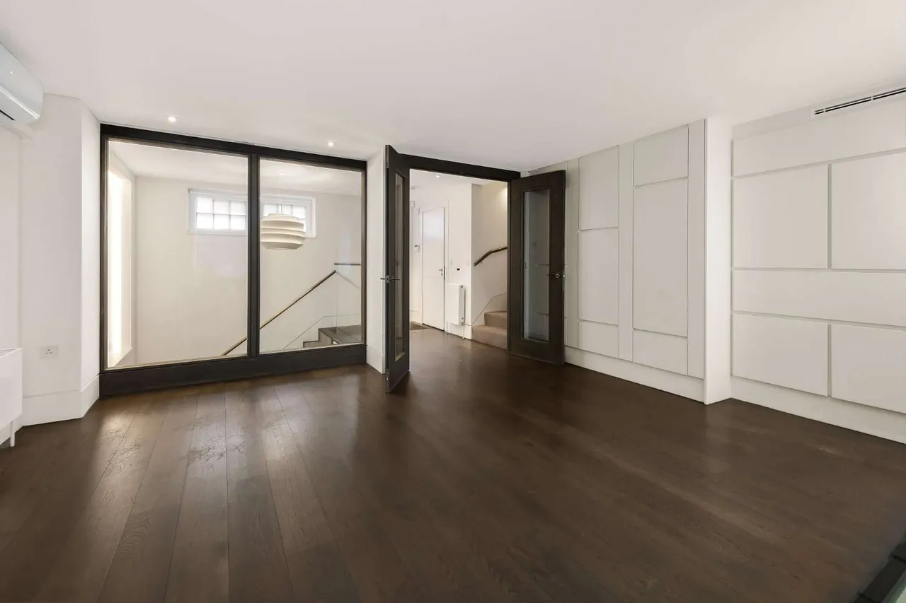 Cadogan Lane, London, SW1X, photo 15