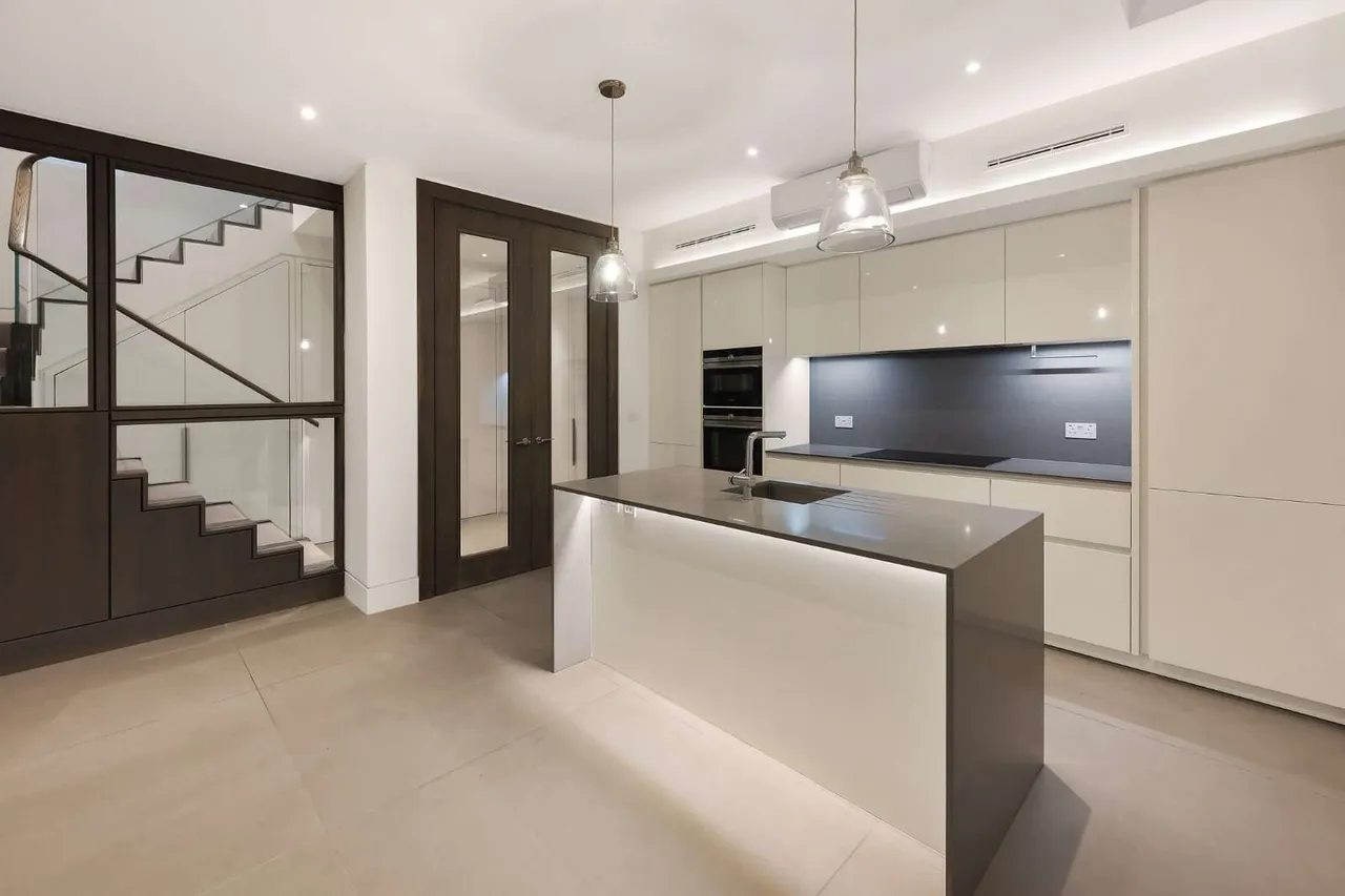 Cadogan Lane, London, SW1X, photo 18