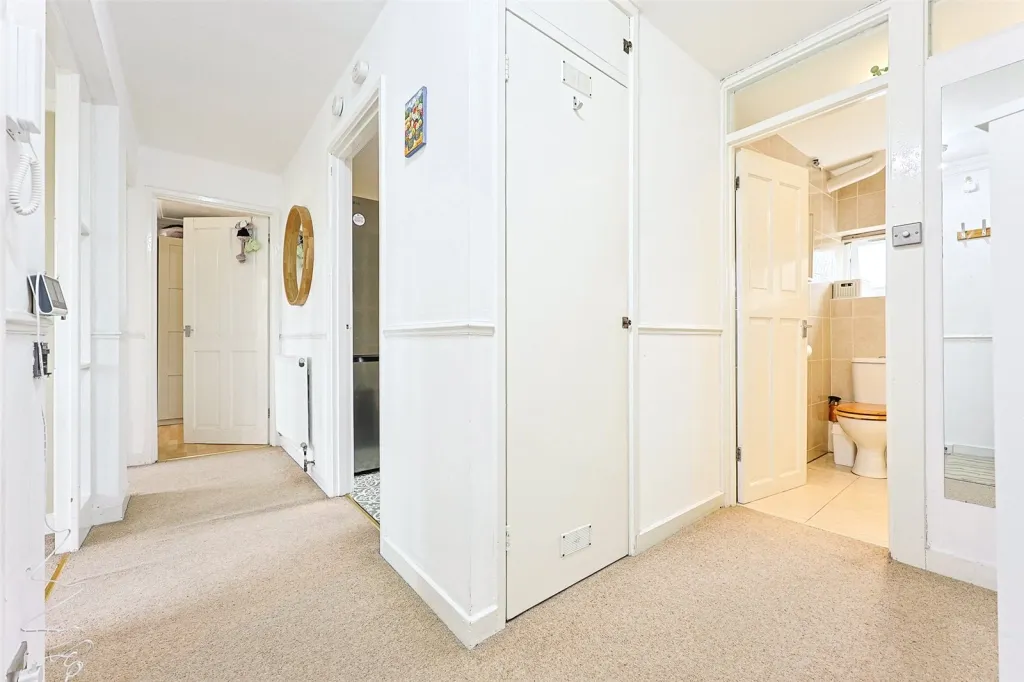 Great North Road, London, N2, photo 16