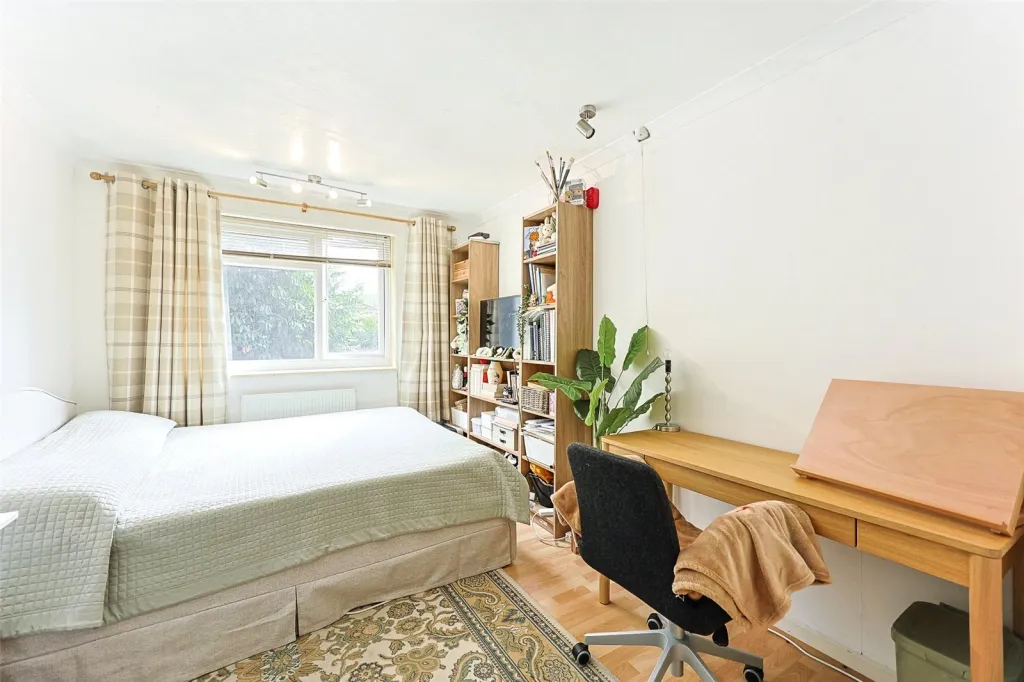 Great North Road, London, N2, photo 4