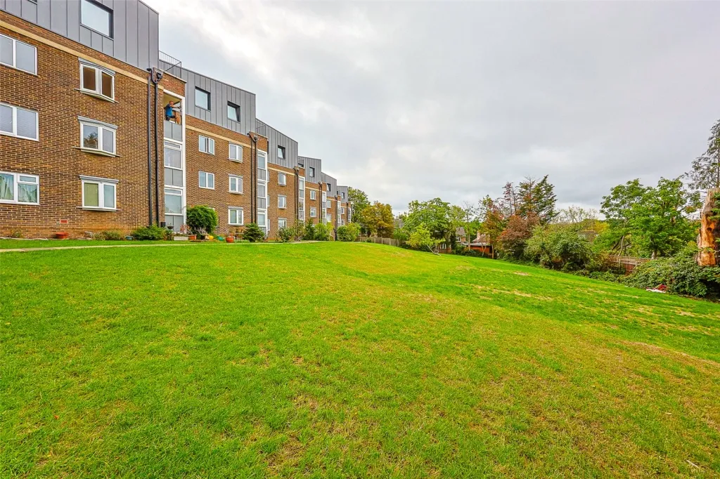 Great North Road, London, N2, photo 17