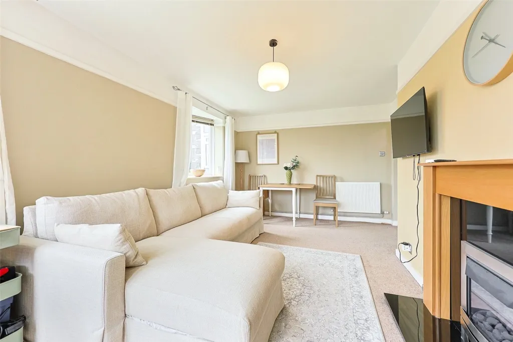 Great North Road, London, N2, photo 13