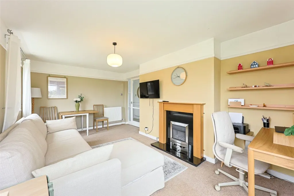 Great North Road, London, N2, photo 11