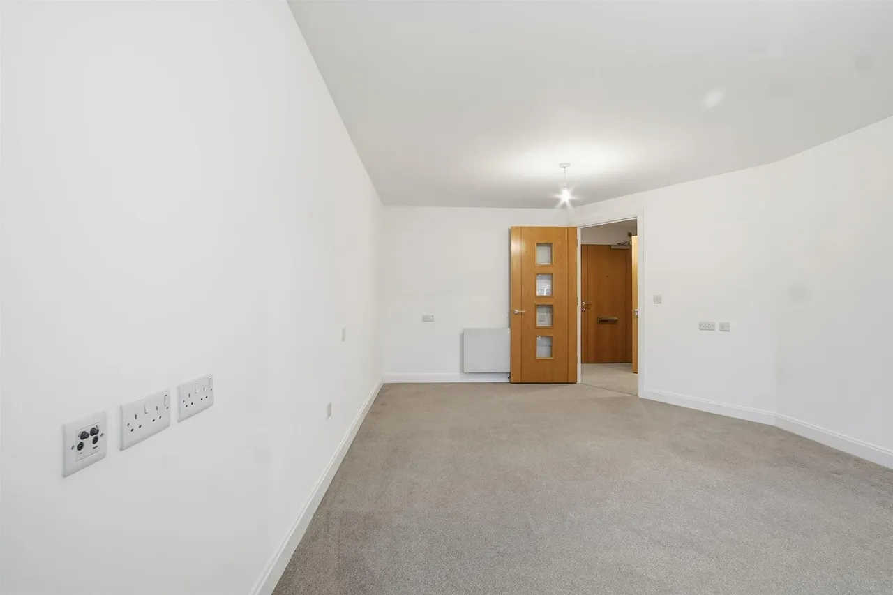 Churchfield Road, Walton-On-Thames, KT12, photo 13