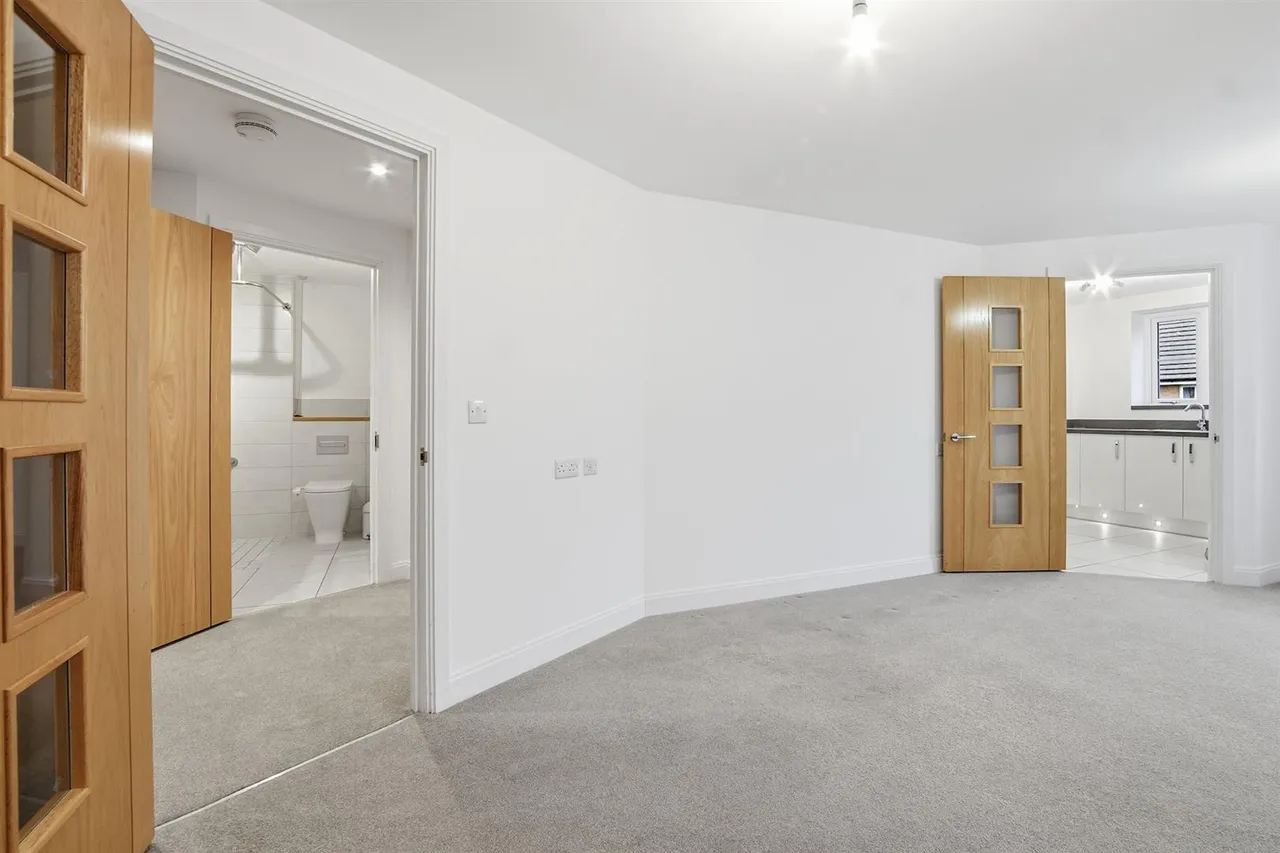 Churchfield Road, Walton-On-Thames, KT12, photo 14