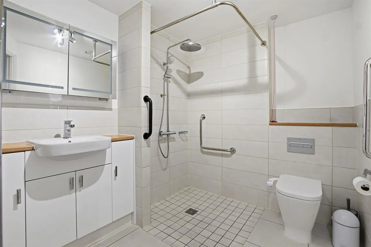 Churchfield Road, Walton-On-Thames, KT12, photo 7