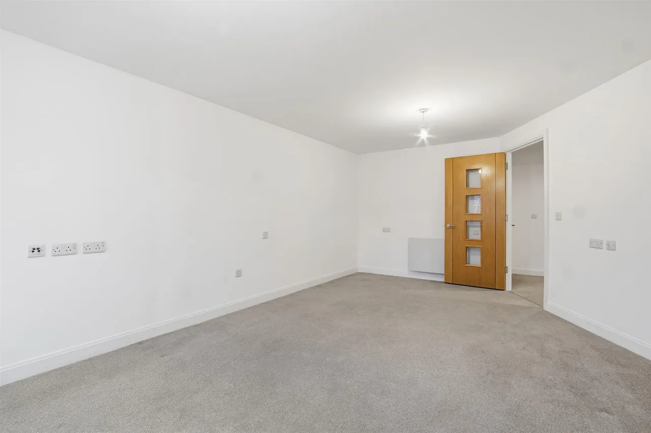 Churchfield Road, Walton-On-Thames, KT12, photo 11