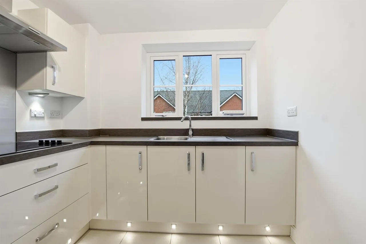 Churchfield Road, Walton-On-Thames, KT12, photo 8