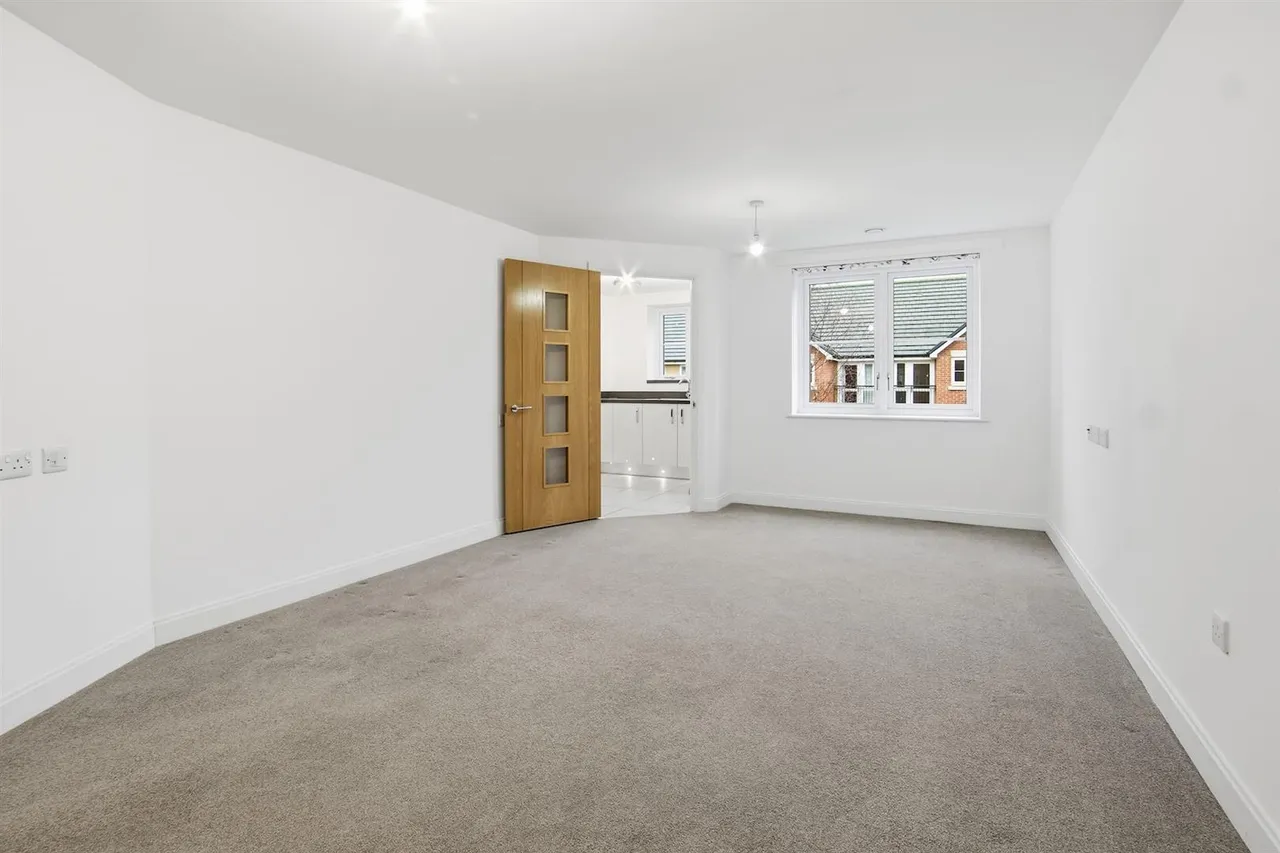 1 bed flat for sale, Churchfield Road, Walton-On-Thames, KT12