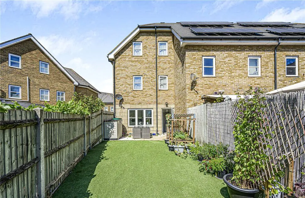 Simmons Drive, Dagenham, Essex, RM8, photo 8