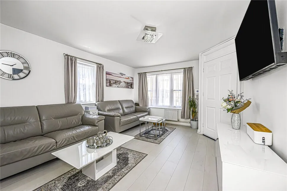 Simmons Drive, Dagenham, Essex, RM8, photo 2