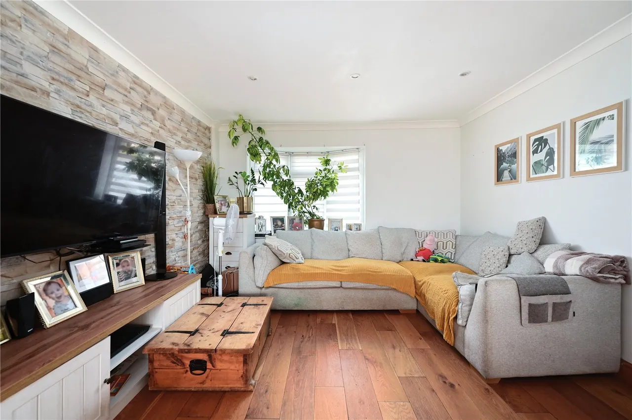 Fairview Road, Ash, Guildford, Surrey, GU12 6AS, photo 2