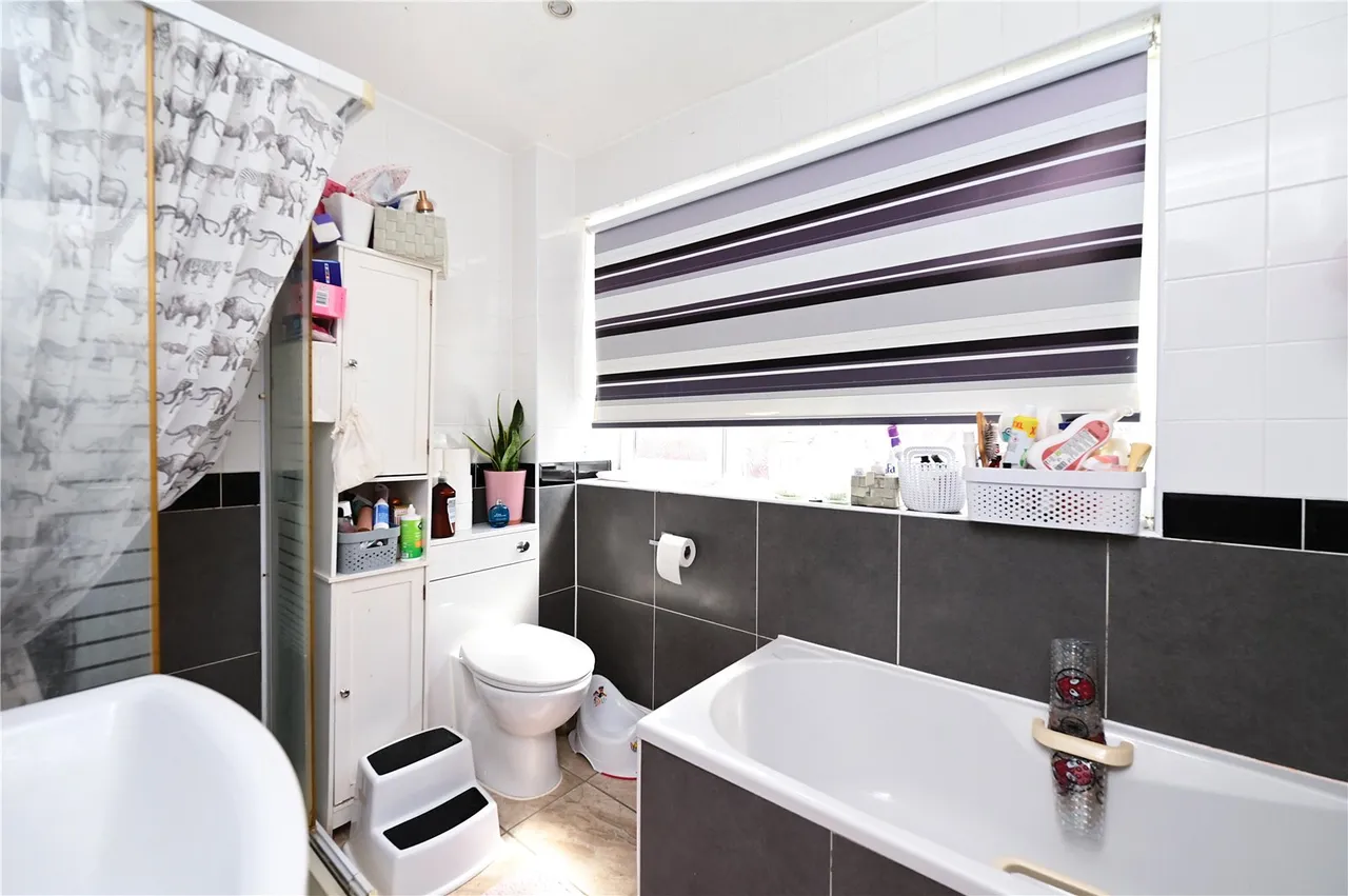 Fairview Road, Ash, Guildford, Surrey, GU12 6AS, photo 7