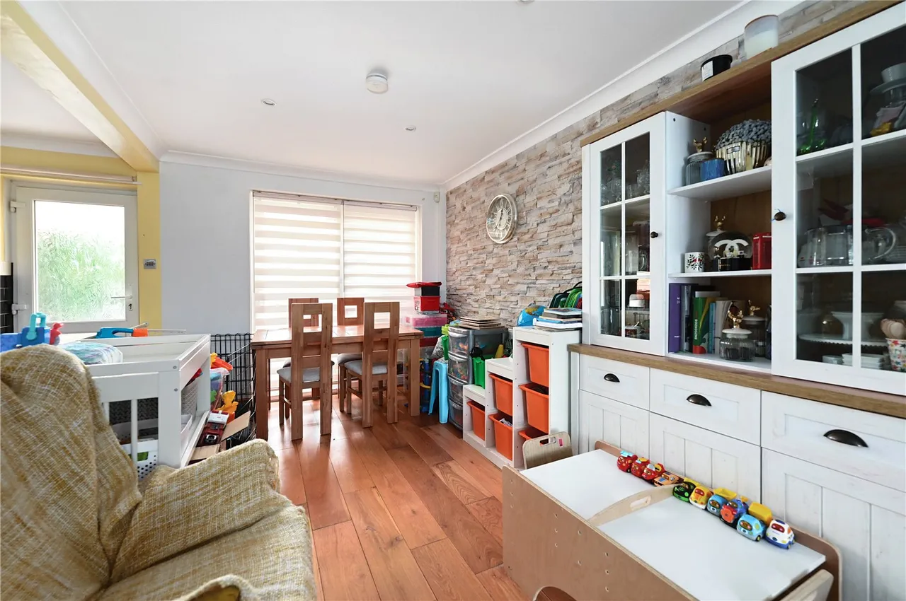 Fairview Road, Ash, Guildford, Surrey, GU12 6AS, photo 4