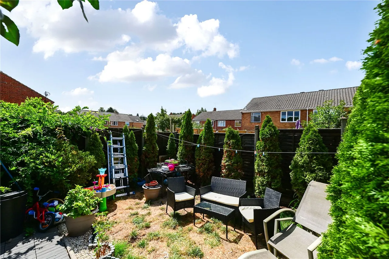 Fairview Road, Ash, Guildford, Surrey, GU12 6AS, photo 5