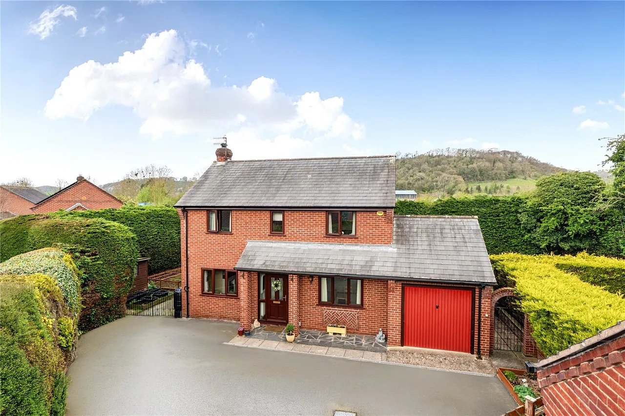 4 bed house for sale — Court Close, Abermule, Montgomery, Powys, SY15 6NU