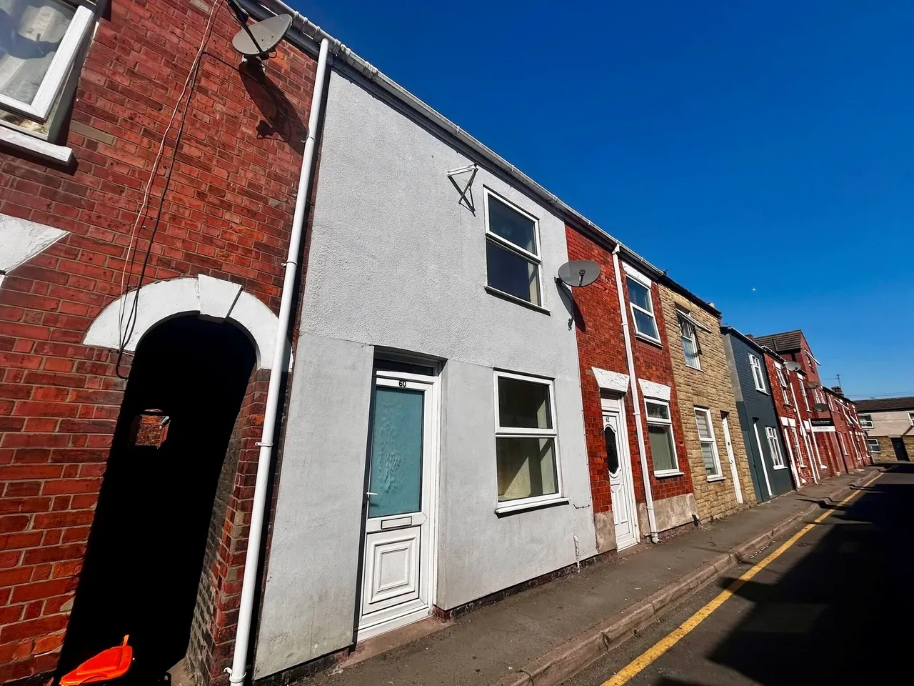 2 bed house to rent — James Street, BOSTON