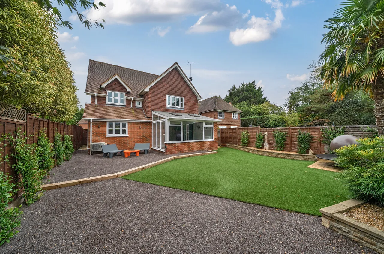 The Green, Frimley Green, Camberley, Surrey, GU16 6HF, photo 10
