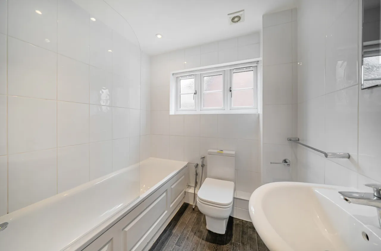 The Green, Frimley Green, Camberley, Surrey, GU16 6HF, photo 12
