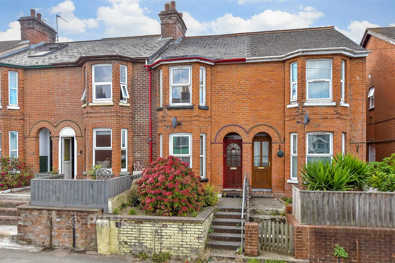 2 bed house for sale, Hunnyhill, Newport, PO30