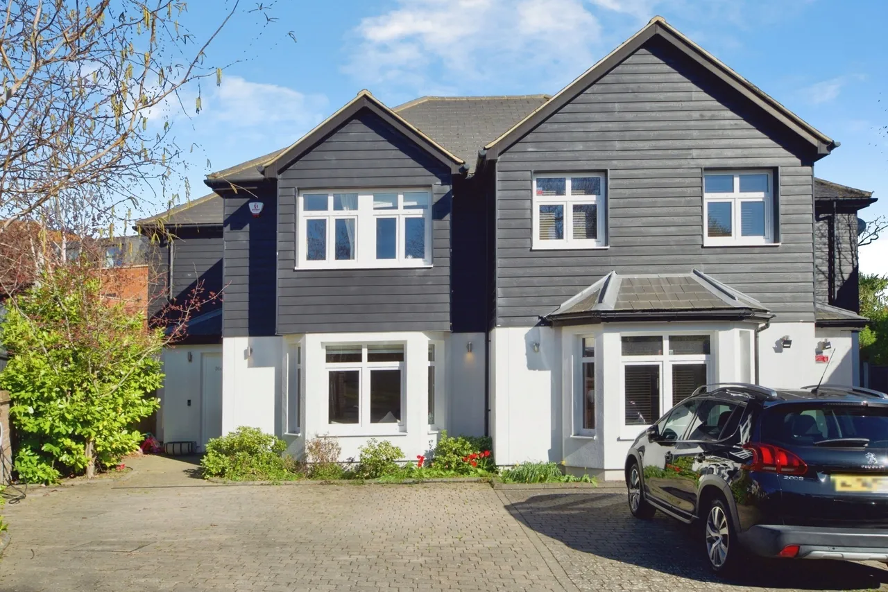 3 bed house for sale — Postern Green, Enfield, EN2