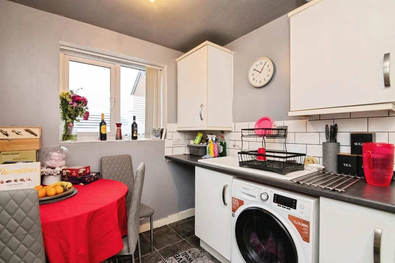 St. Edmund Close, Dudley, photo 4