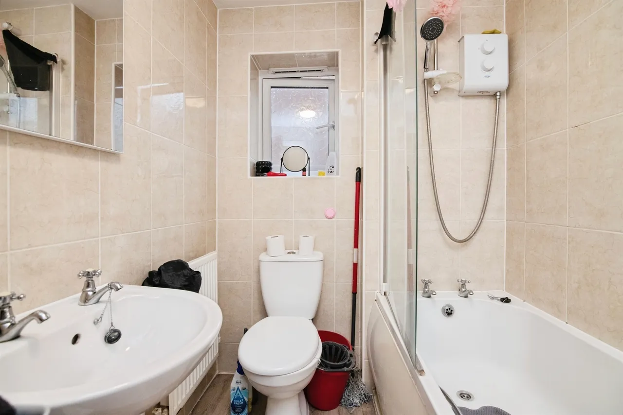 St. Edmund Close, Dudley, photo 8