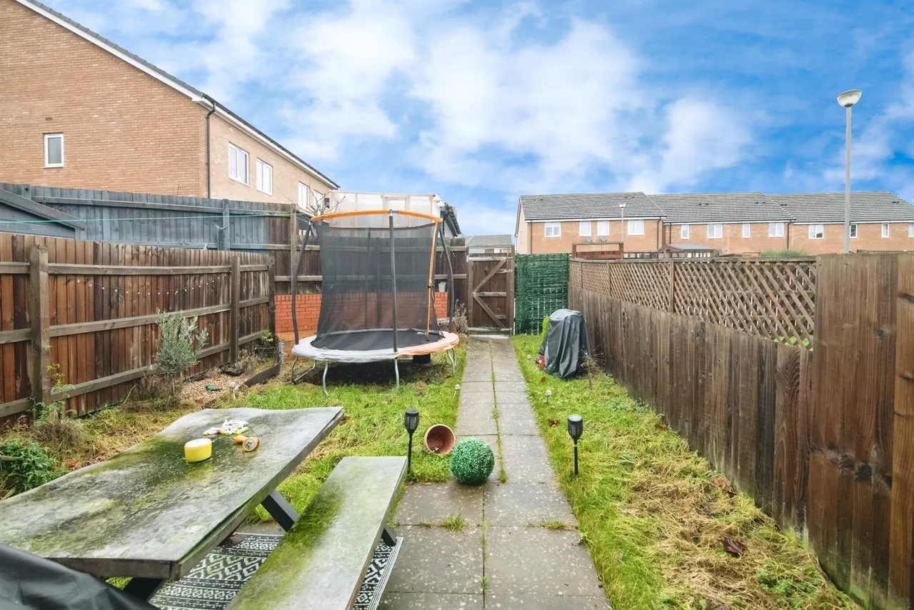 St. Edmund Close, Dudley, photo 9
