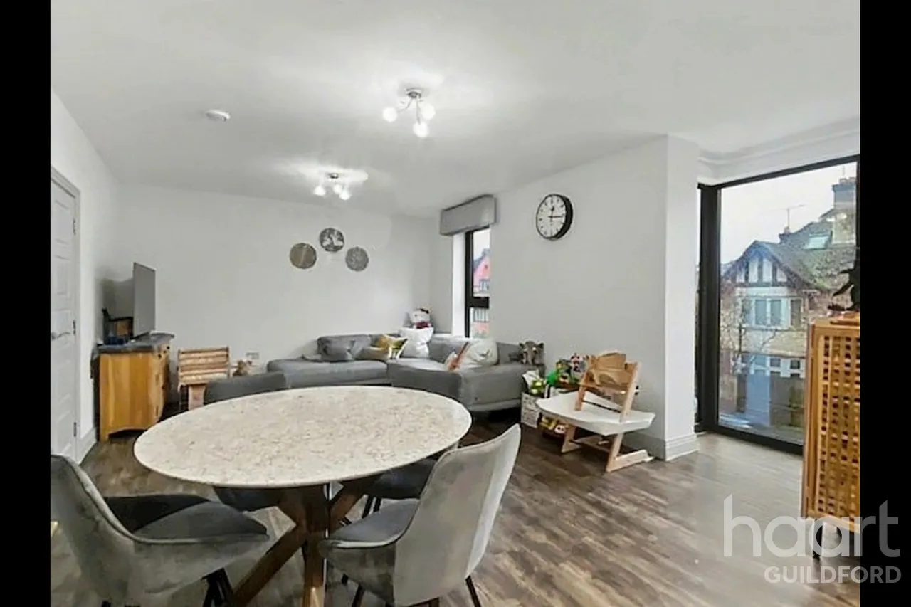 2 bed flat for sale, Denzil Road, Guildford, GU2