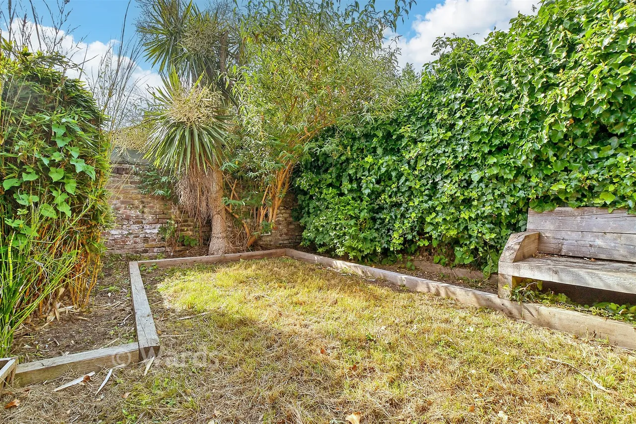 St. John's Road, Faversham, ME13, photo 9