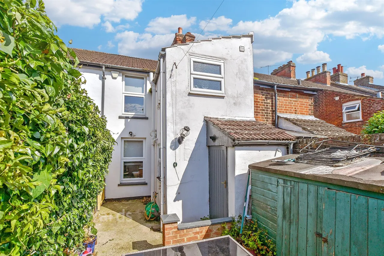 St. John's Road, Faversham, ME13, photo 8