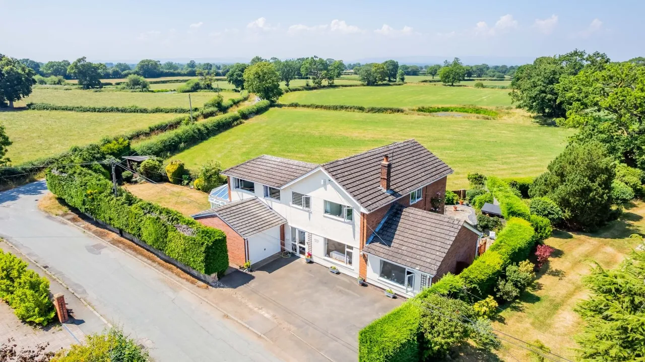 6 bed house for sale, Mereton House Horsemans Green, Horsemans Green, SY13