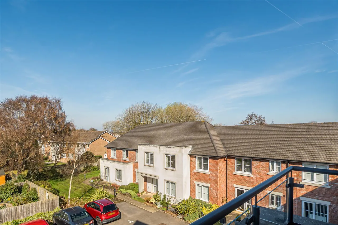 1 bed flat for sale, Lonsdale Road, Formby, L37