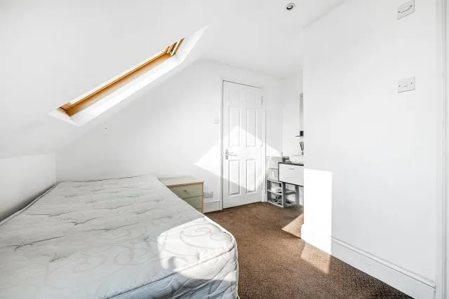 Basingstoke Road, Reading, RG2, photo 8