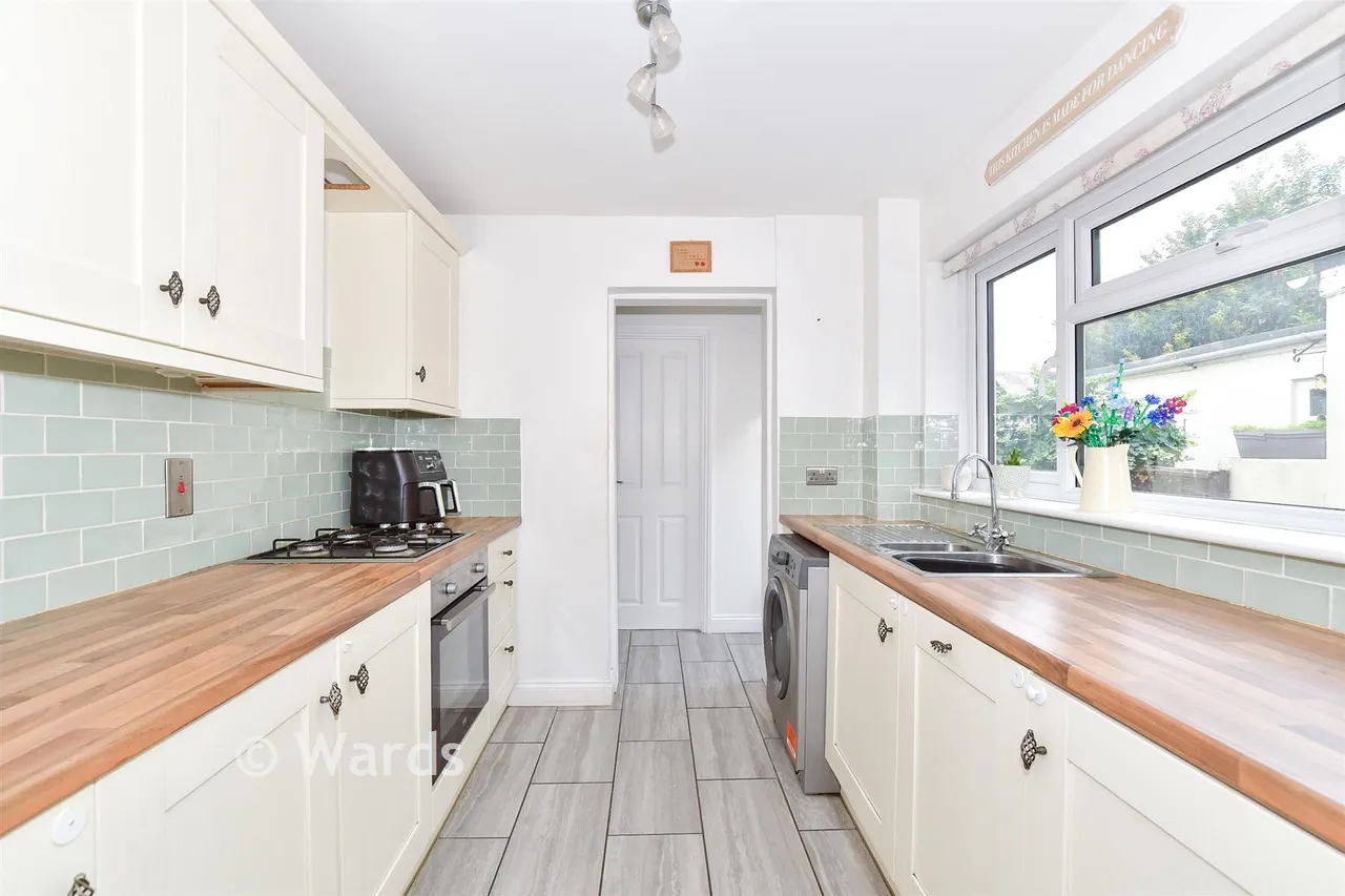 Bramley Road, Snodland, ME6, photo 2