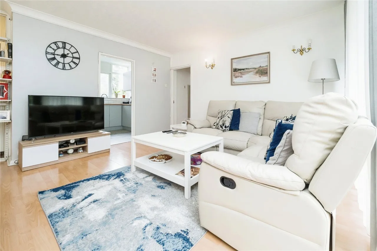 River Close, London, E11, photo 11