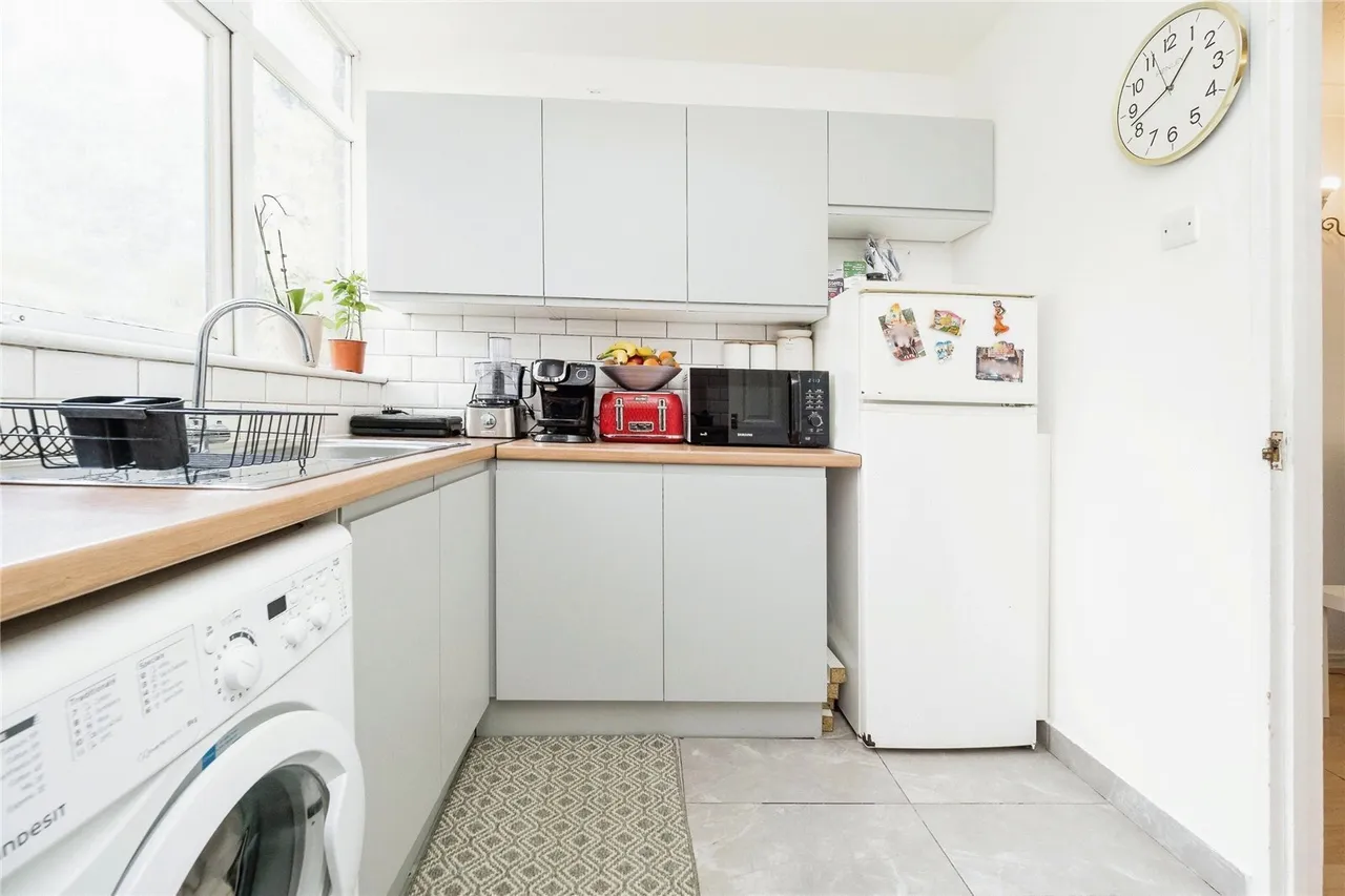 River Close, London, E11, photo 5