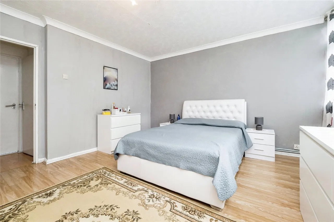 River Close, London, E11, photo 12