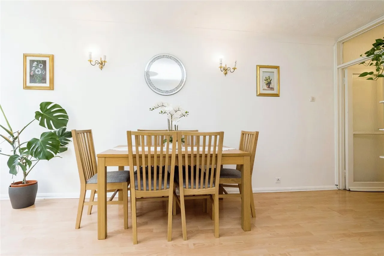 River Close, London, E11, photo 15