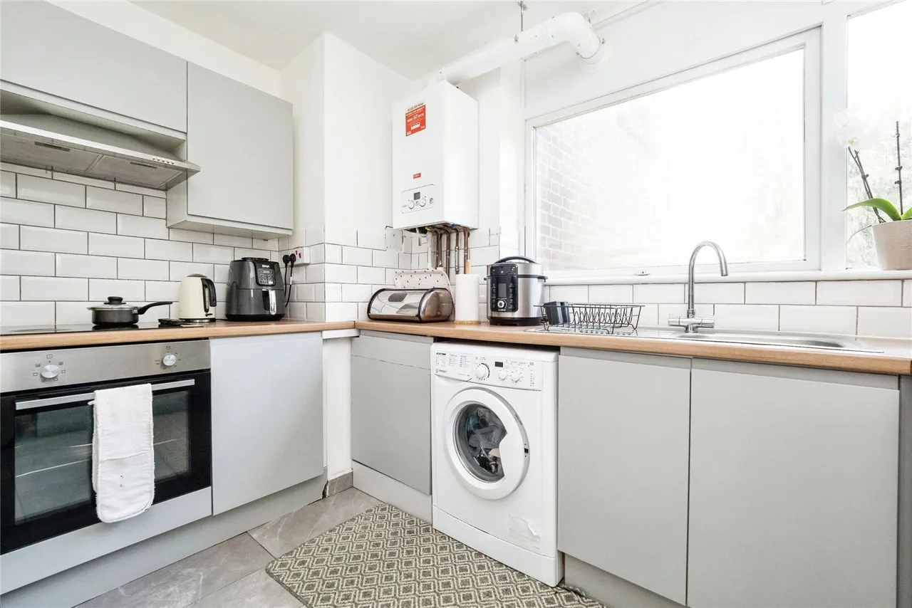 River Close, London, E11, photo 10