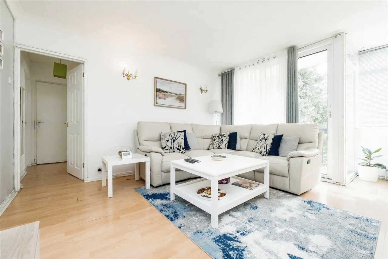 2 bed flat for sale — River Close, London, E11