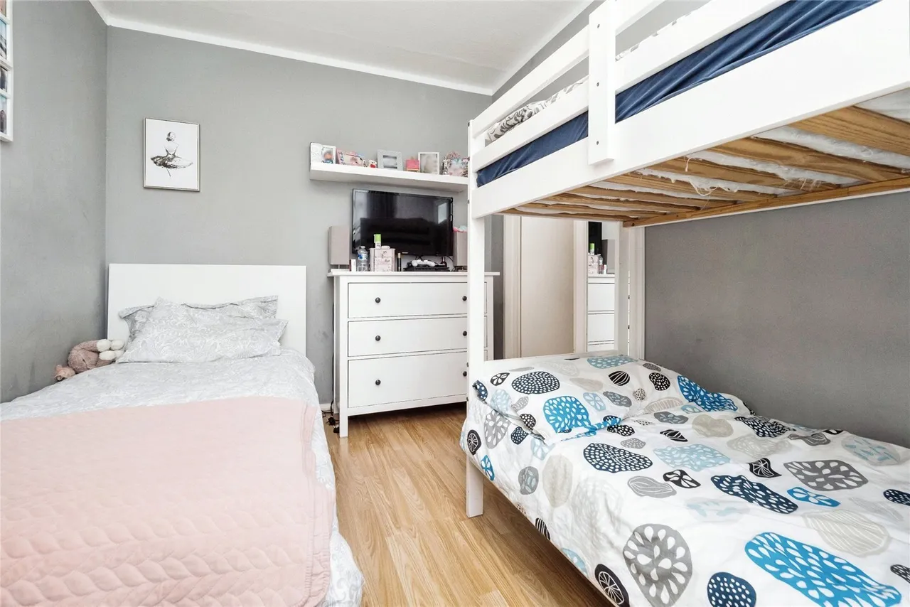 River Close, London, E11, photo 13