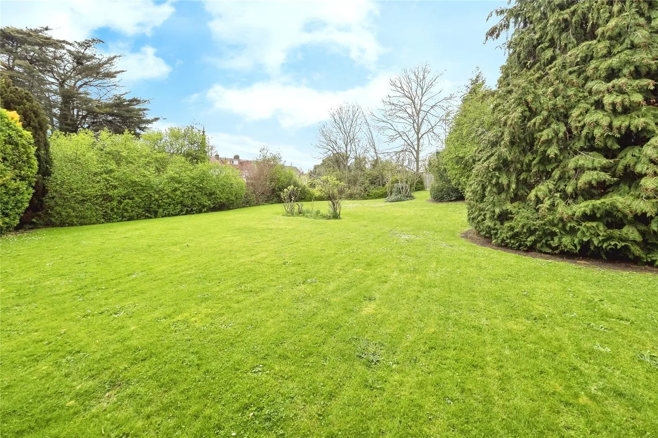 River Close, London, E11, photo 4