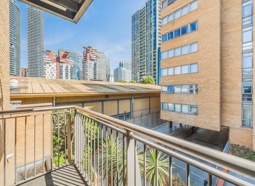 2 bed flat for sale — Cassilis Road, Canary Wharf, E14
