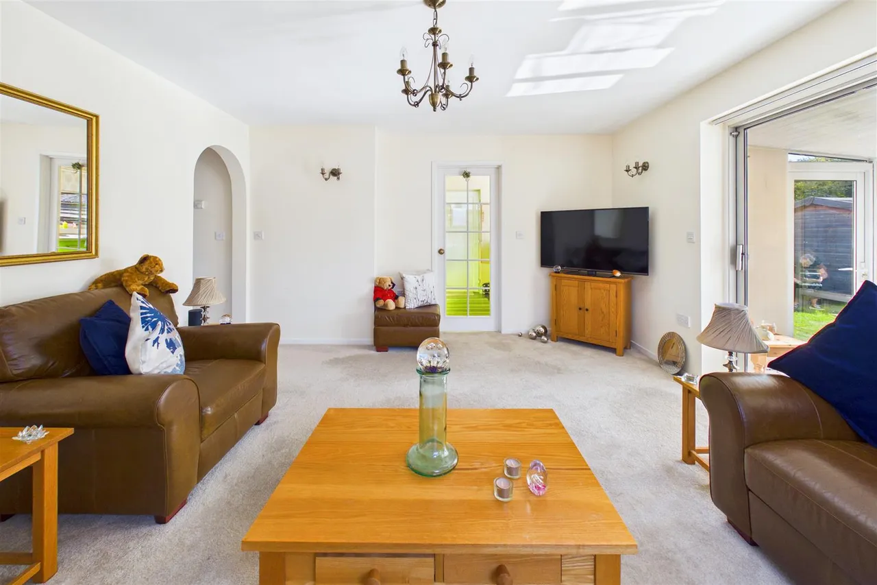 Valley Close, Holton, IP19, photo 10