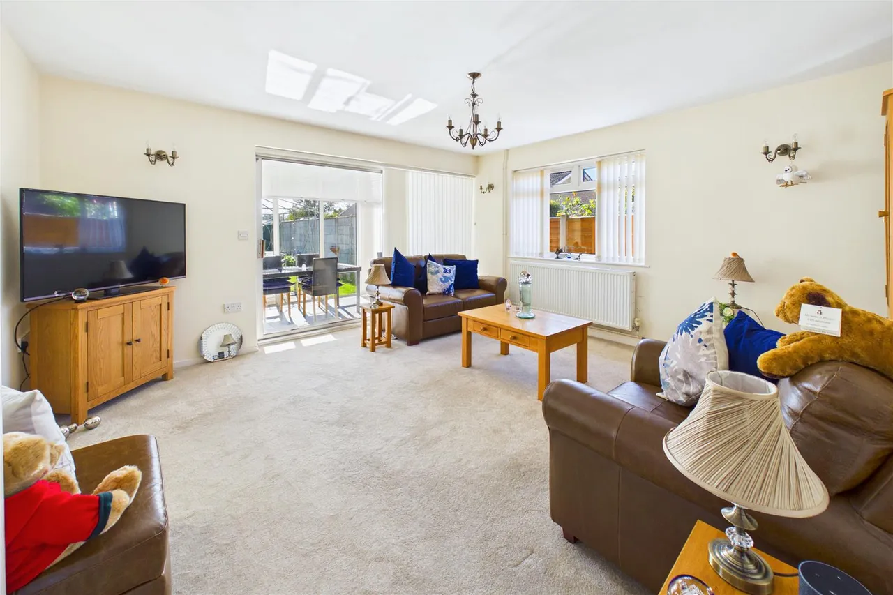 Valley Close, Holton, IP19, photo 9