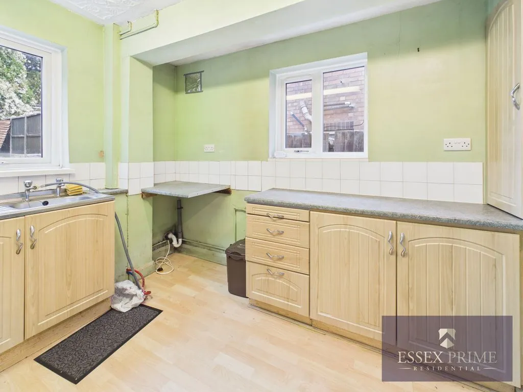 Aylesbury Crescent, Birmingham B44 0DY, photo 9